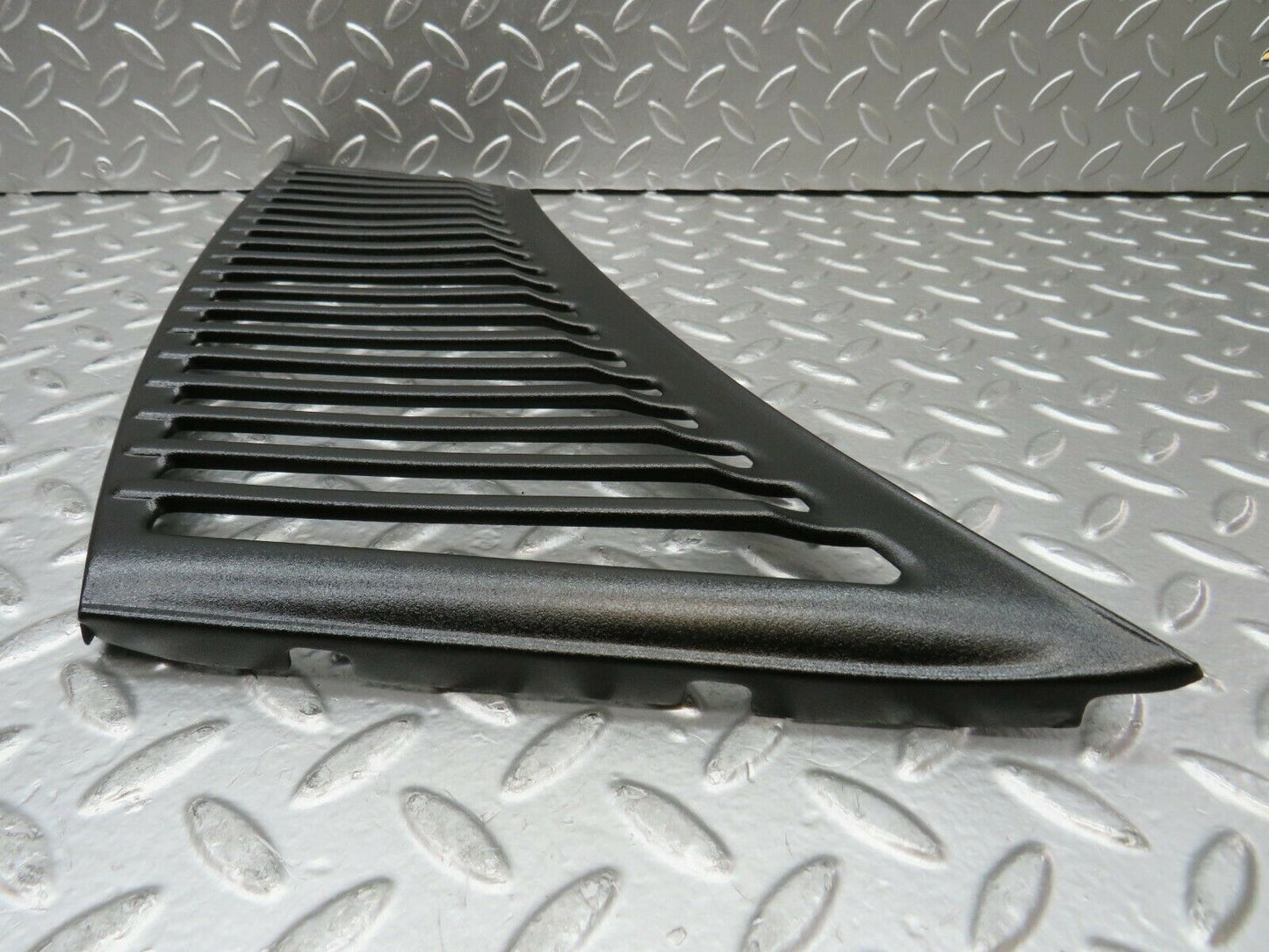 22994 Mercedes-Benz C107 450SLC Coupe Air Intake Grill Left Side