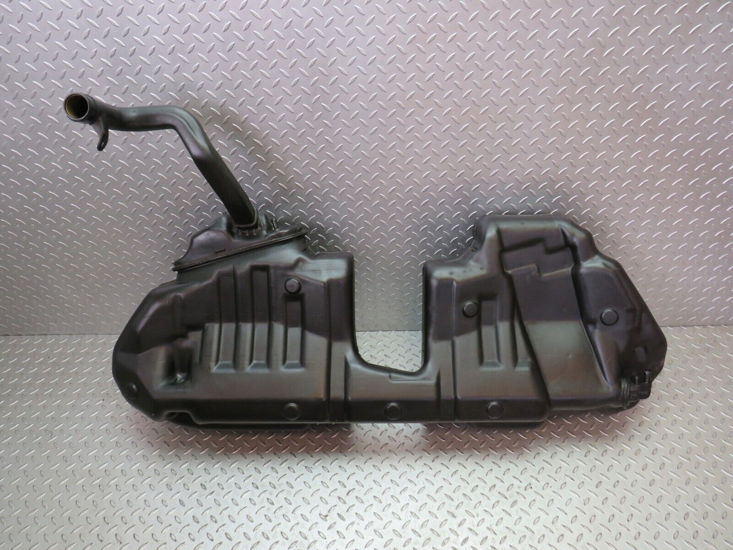 33519 Mercedes-Benz W202 C180 Fuel Tank Plastic 2024704701