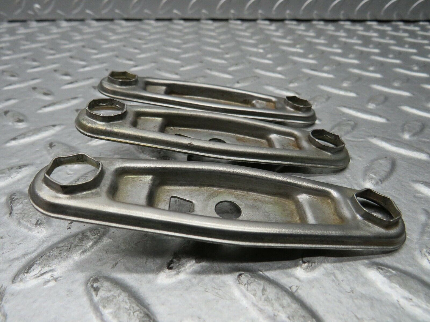 21866 Mercedes-Benz W123 Fuel Injector Brackets