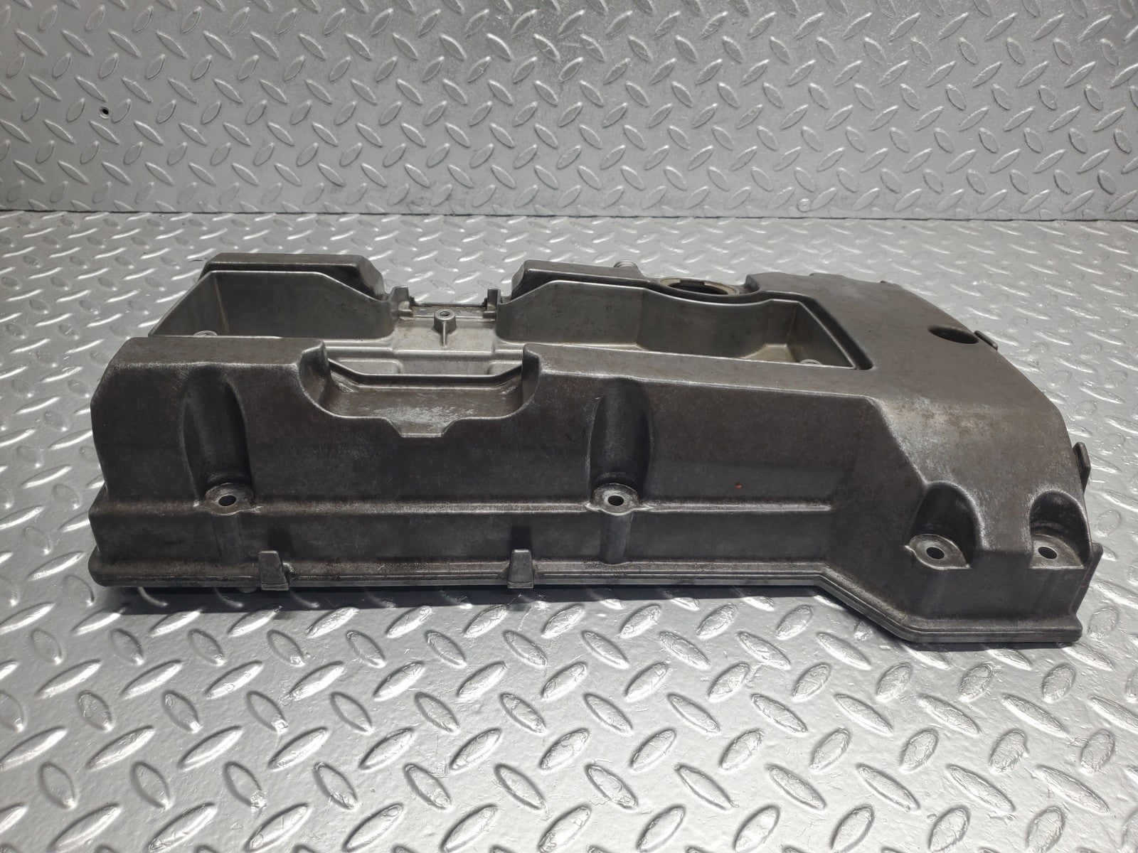 W124 Wagon cylinder head valve cover used OEM