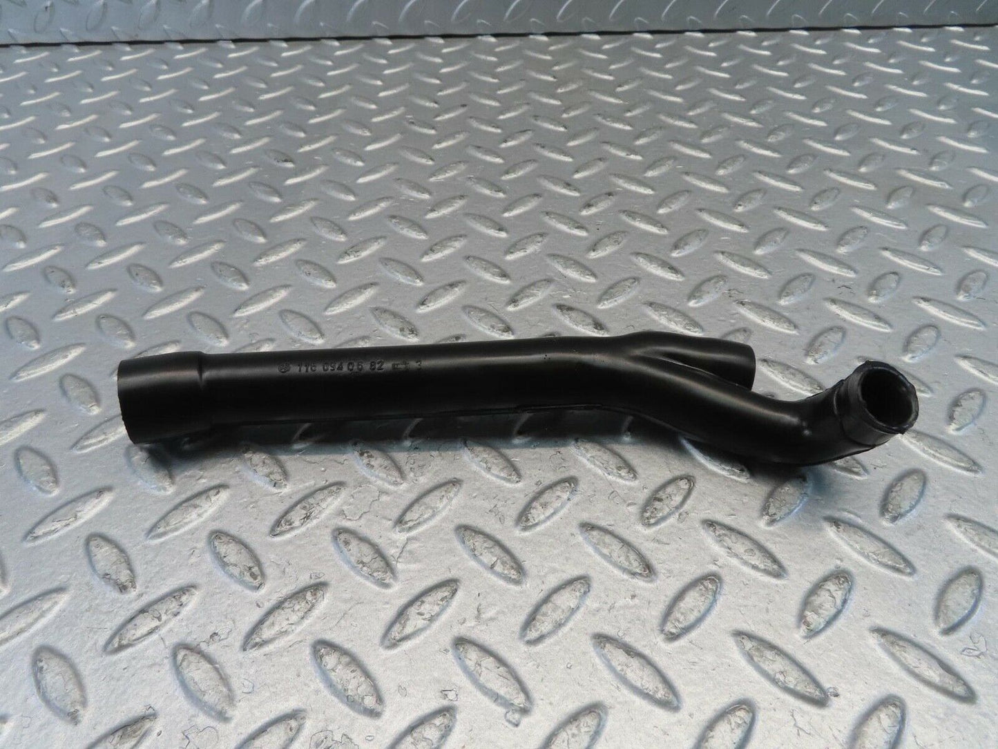 11050 Mercedes-Benz R107 W116 Air Intake Breather Hose 1160940682