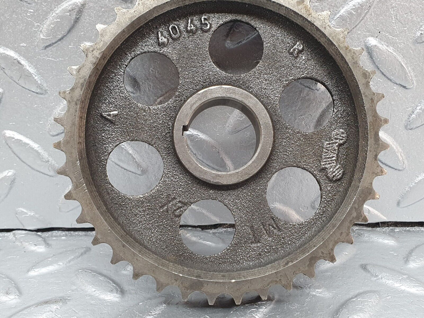 40872 Mercedes-Benz W123 240D Camshaft Timing Gear