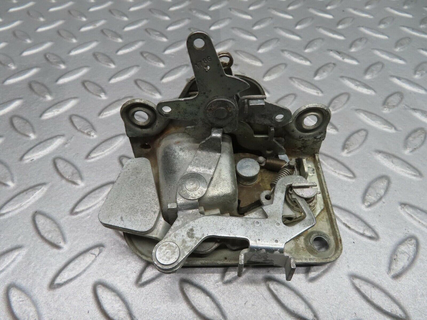 12285 Mercedes-Benz W108 280SE 3.5 Rear Right Door Lock Mechanism