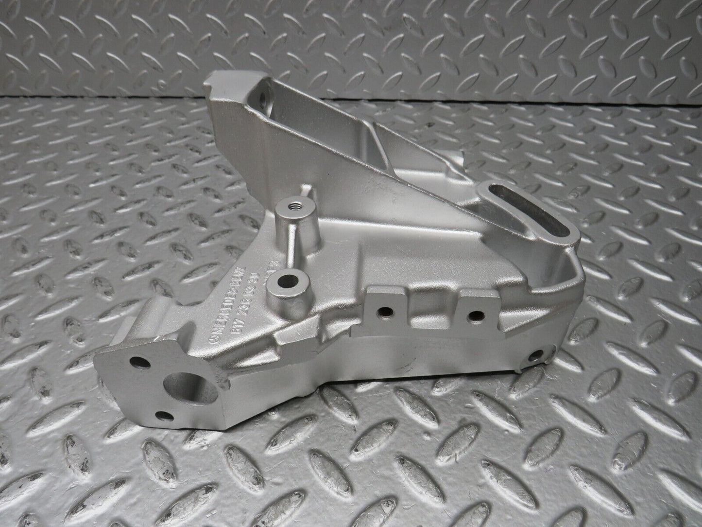 32911 Mercedes-Benz W123 300D Power Steering Pump Bracket 6172360330