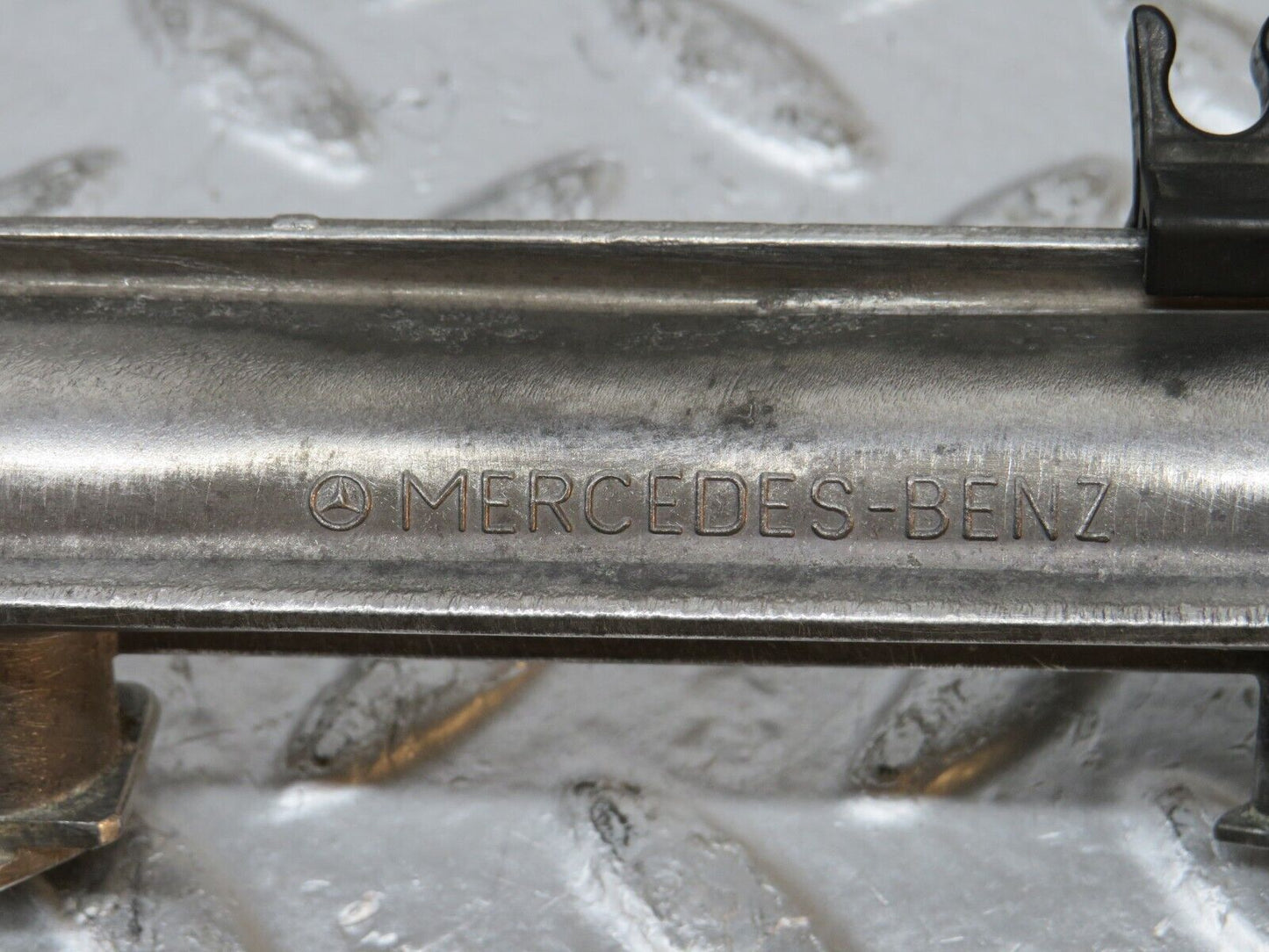 31214 Mercedes-Benz S124 220TE Wagon Fuel Injector Rail 1110780745