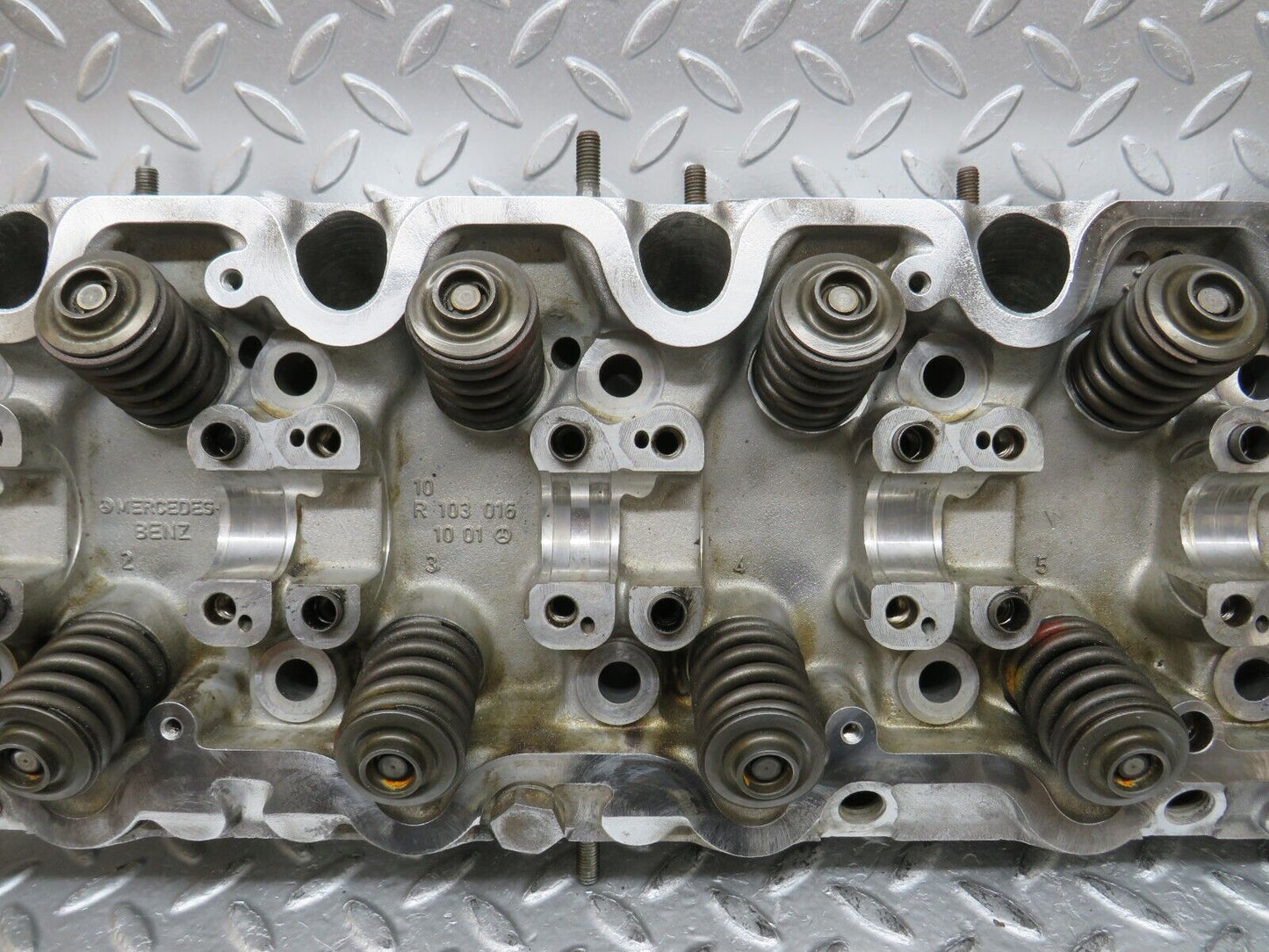 32692 Mercedes-Benz S124 300TE Wagon Cylinder Head 1030161001