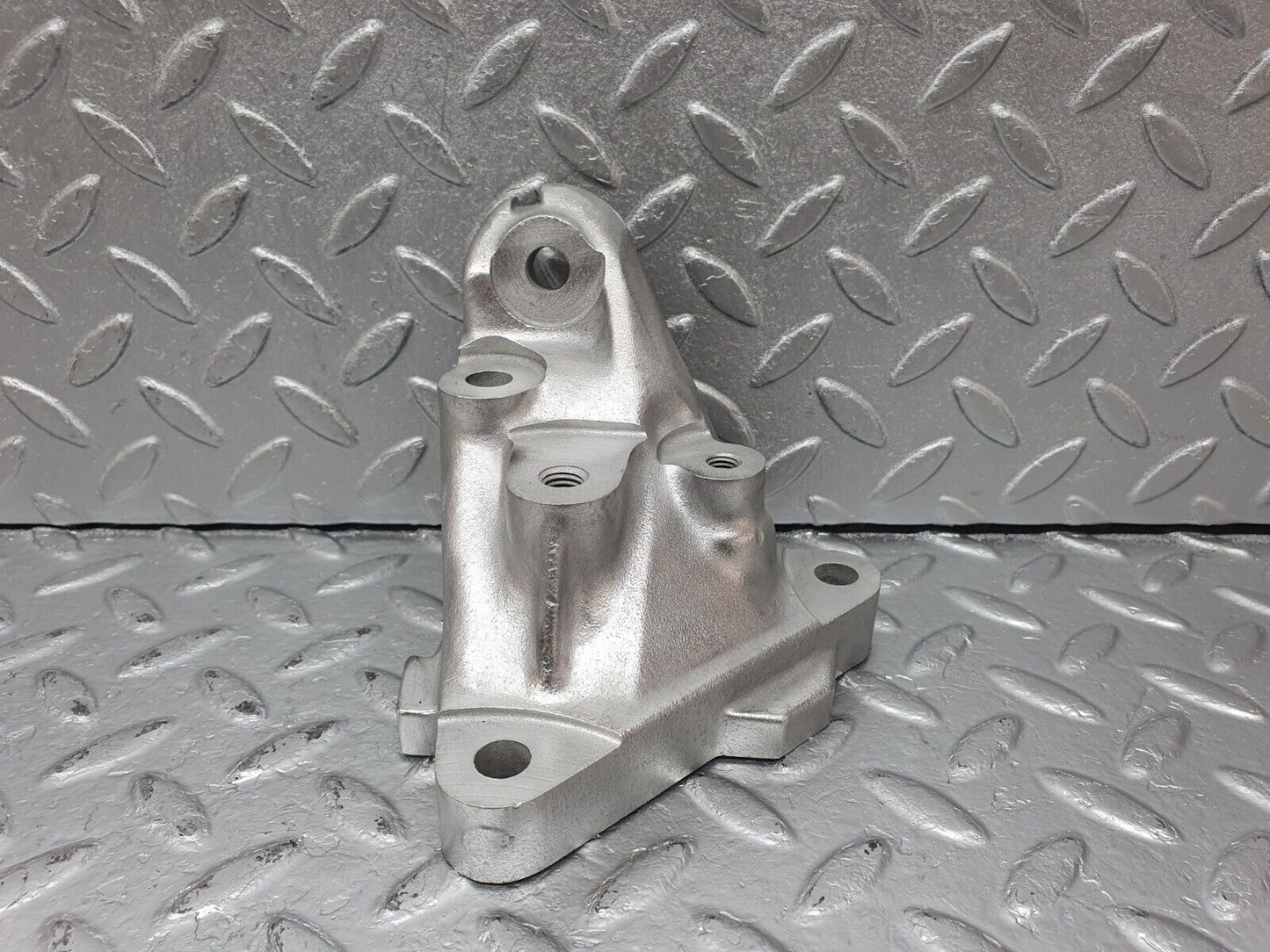41447 Mercedes-Benz W124 200E Engine Mount Bracket Left Side 1022234104