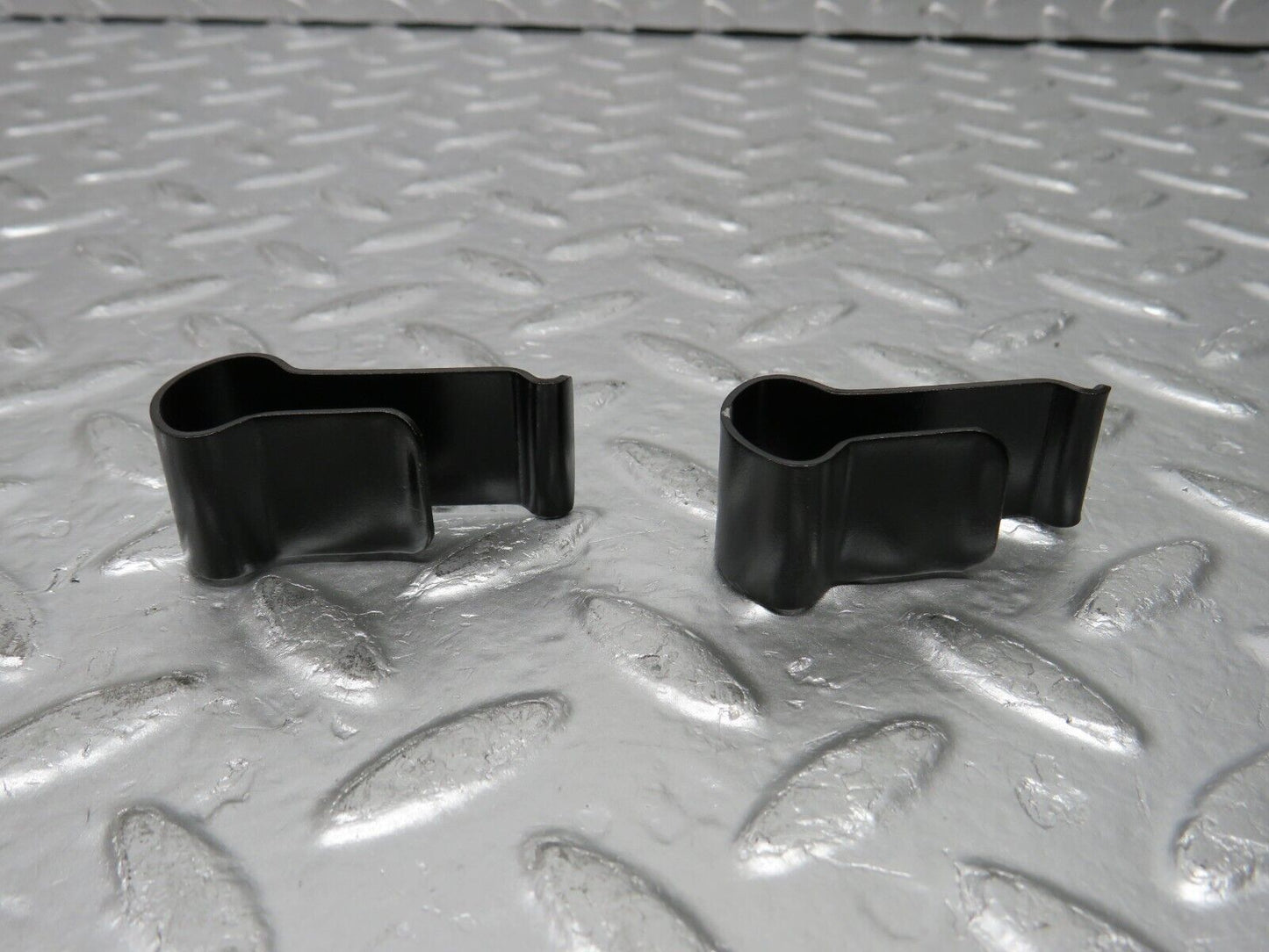 30394 Mercedes-Benz W124 230E Radiator Fan Shroud Holder Pair 2015040046