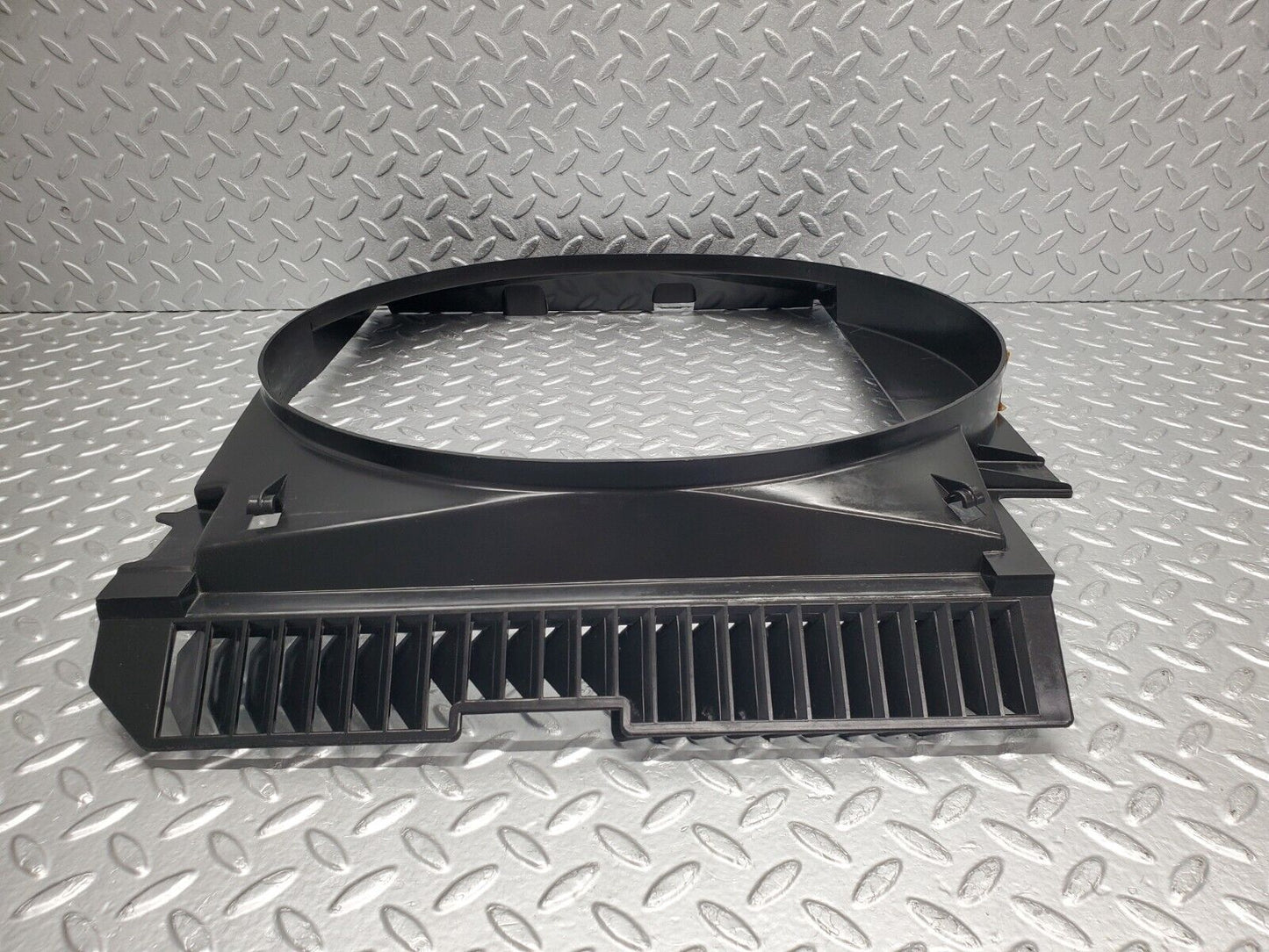 46406 Mercedes-Benz C123 280CE Coupe Radiator Fan Shroud Cover 1235051655