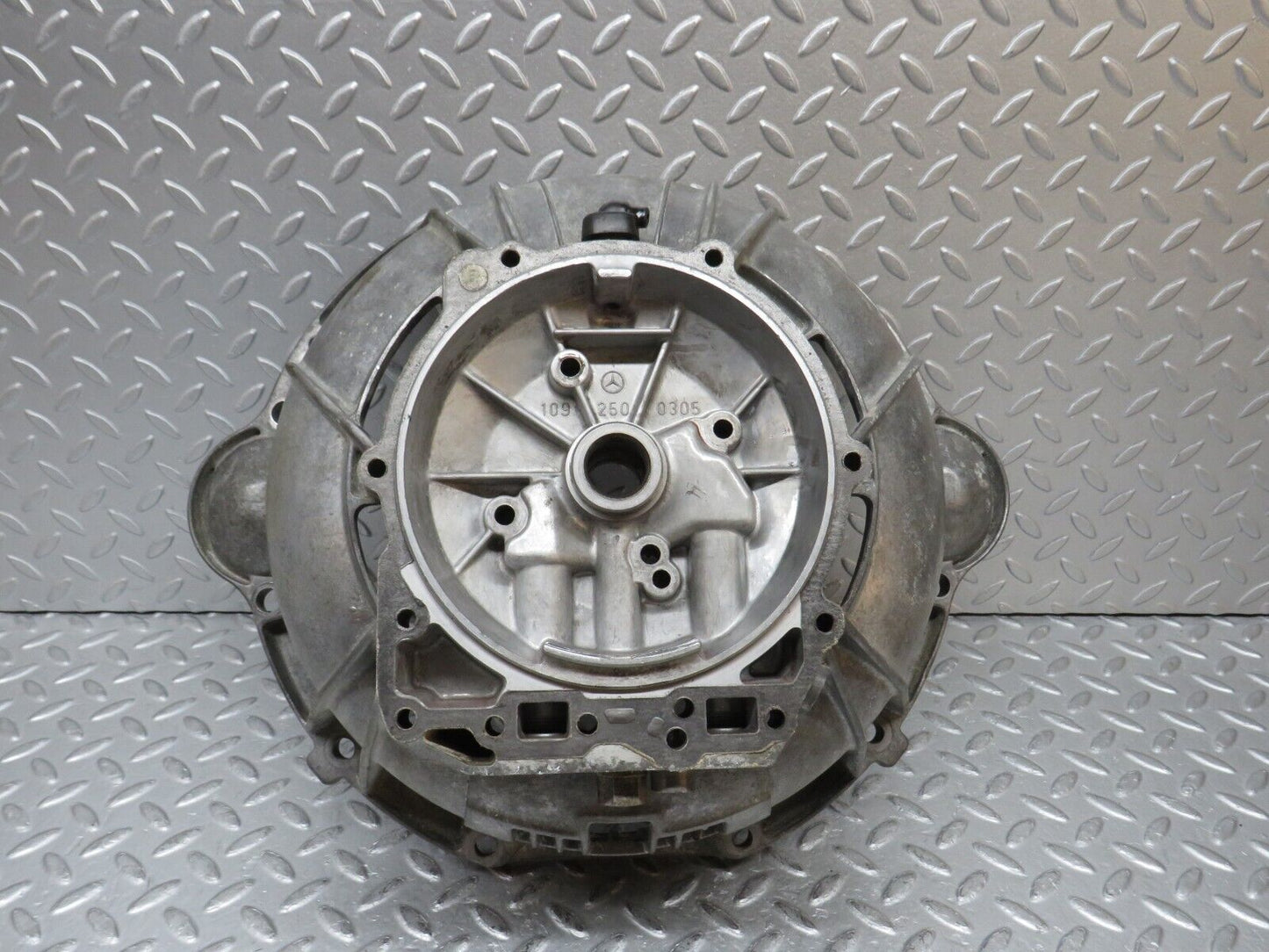 37678 Mercedes-Benz W109 300SEL Automatic Gearbox Bell Housing & Oil Pump 1092500305 1152770420