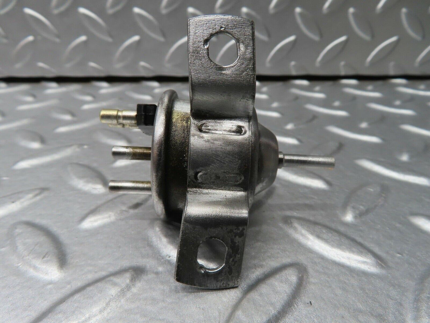 20558 Mercedes-Benz R107 450SL Vacuum Valve Pierburg