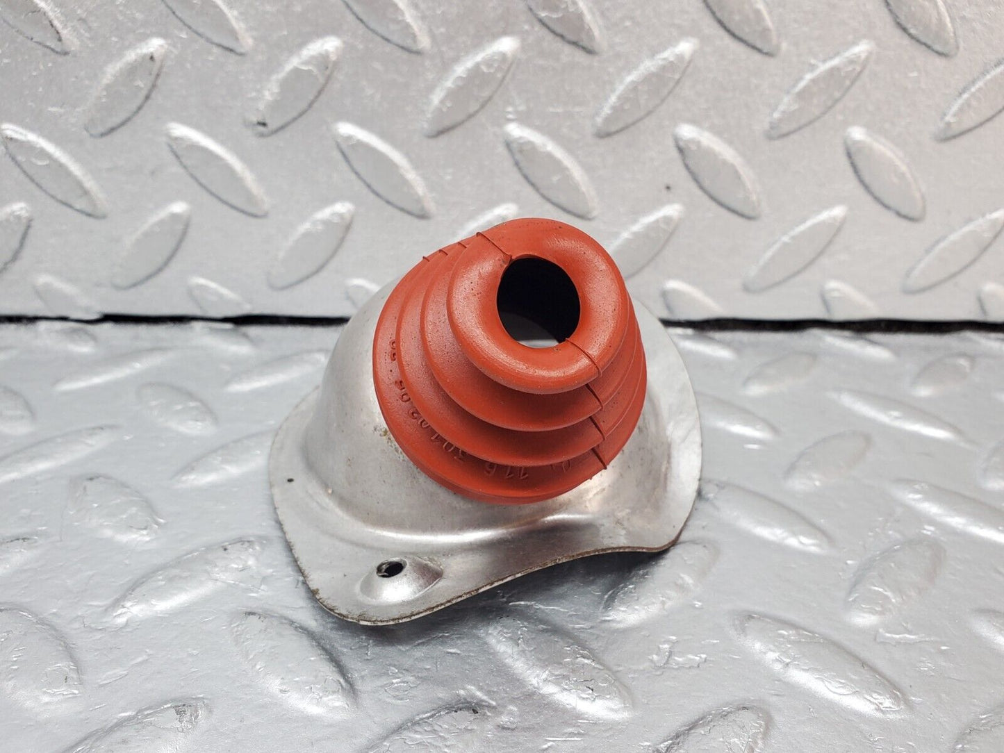 45573 Mercedes-Benz W126 420SE Throttle Linkage Rubber Cover 1163010297