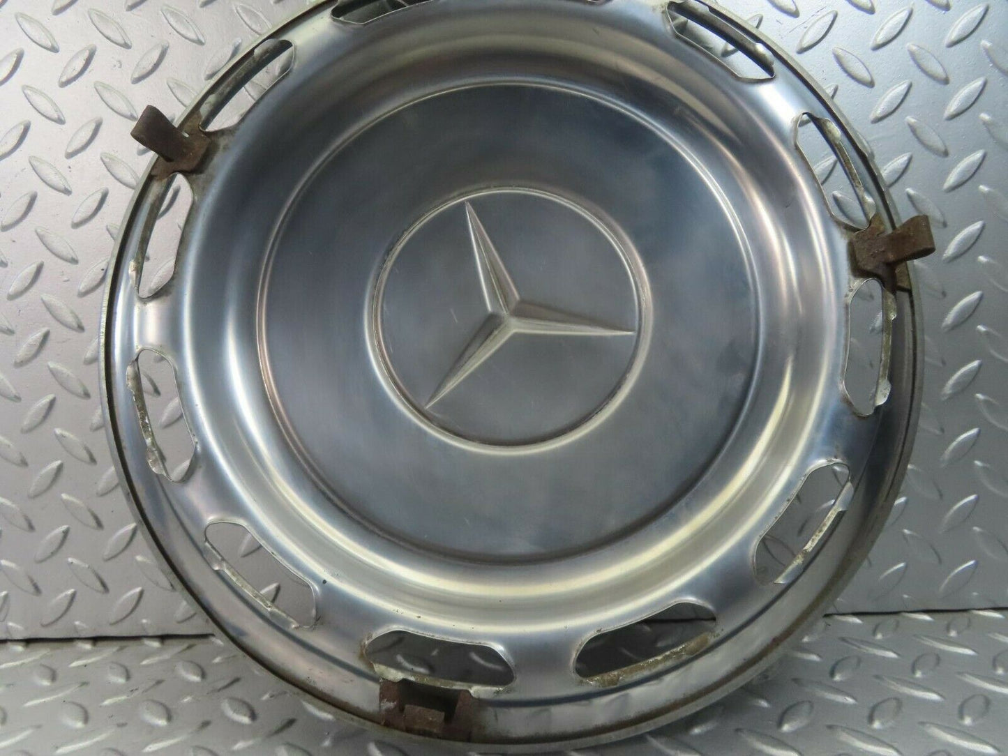 8417 Mercedes-Benz Vintage Wheel Trim Hub Cap 14