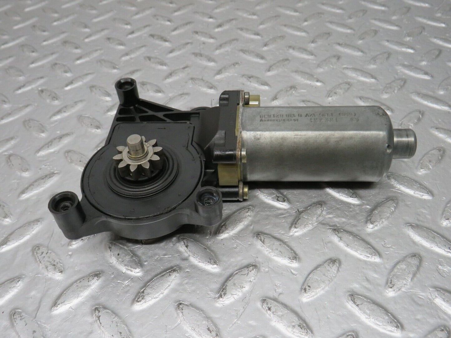 33412 Mercedes-Benz W202 C180 Window Regulator Motor Front Right 0130821639