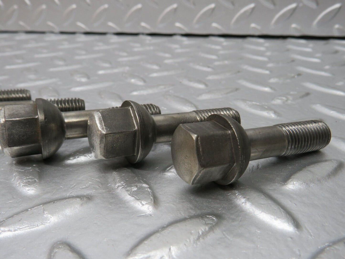 32640 Mercedes-Benz 5x Alloy Wheel Lug Bolt M12x1.5