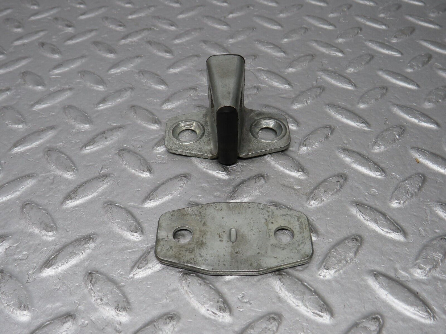 36612 Mercedes-Benz W201 190E 2.0L Door Lock Latch