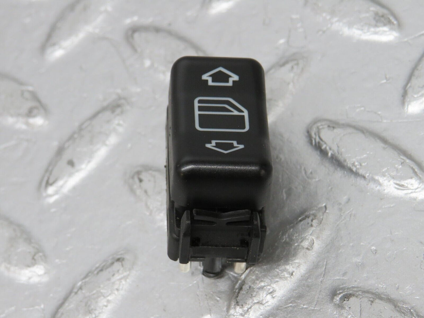 33321 Mercedes-Benz W202 C180 Electric Window Switch Right 2028205210