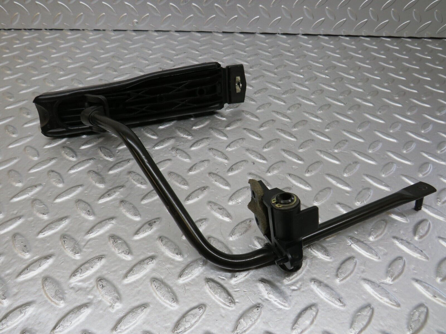 25806 Mercedes-Benz W124 280E Accelerator Pedal With Rubber 1233010082