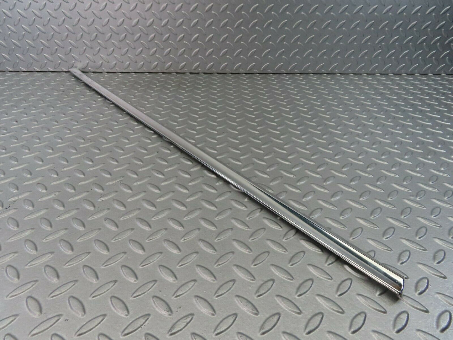 7286 Mercedes-Benz W116 450SE Rear Left Door Chrome Trim