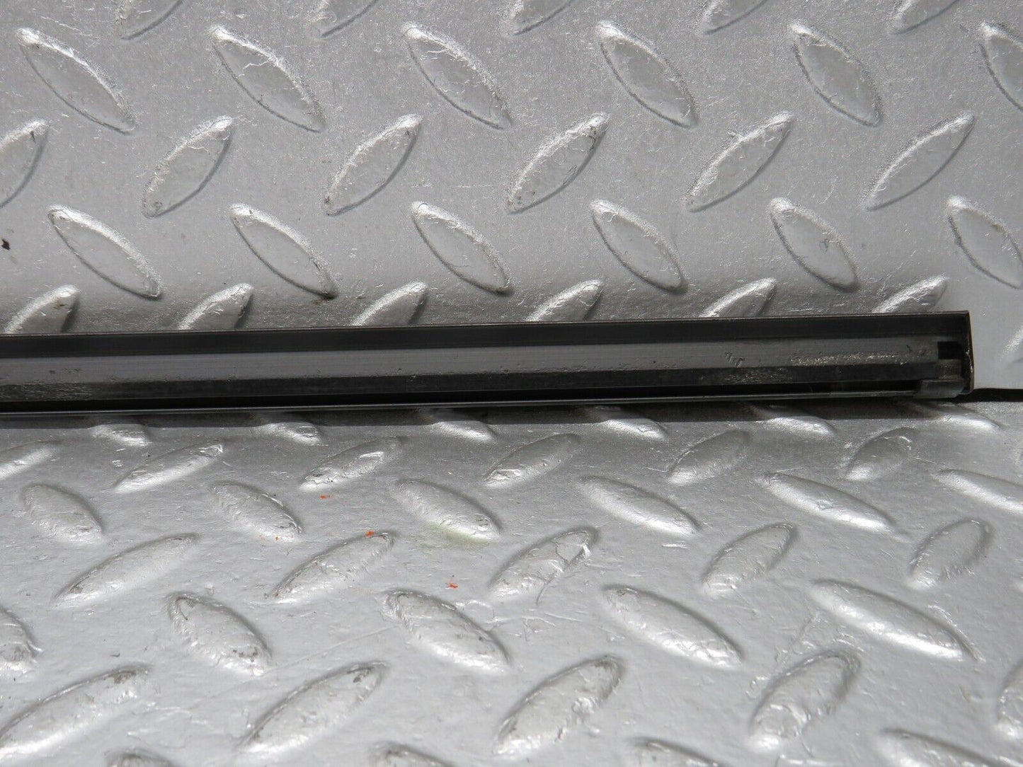 39653 Mercedes-Benz R129 320SL Coupe Right Door Window Moulding Trim