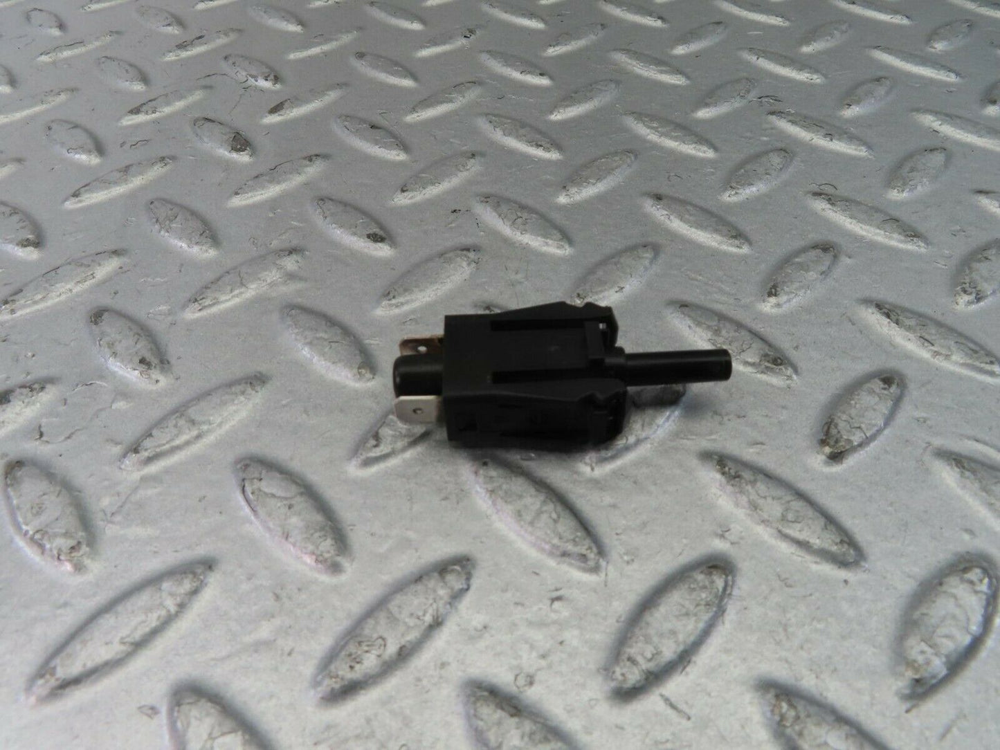 10401 Mercedes-Benz W201 190E Door Contact Switch 0015458714