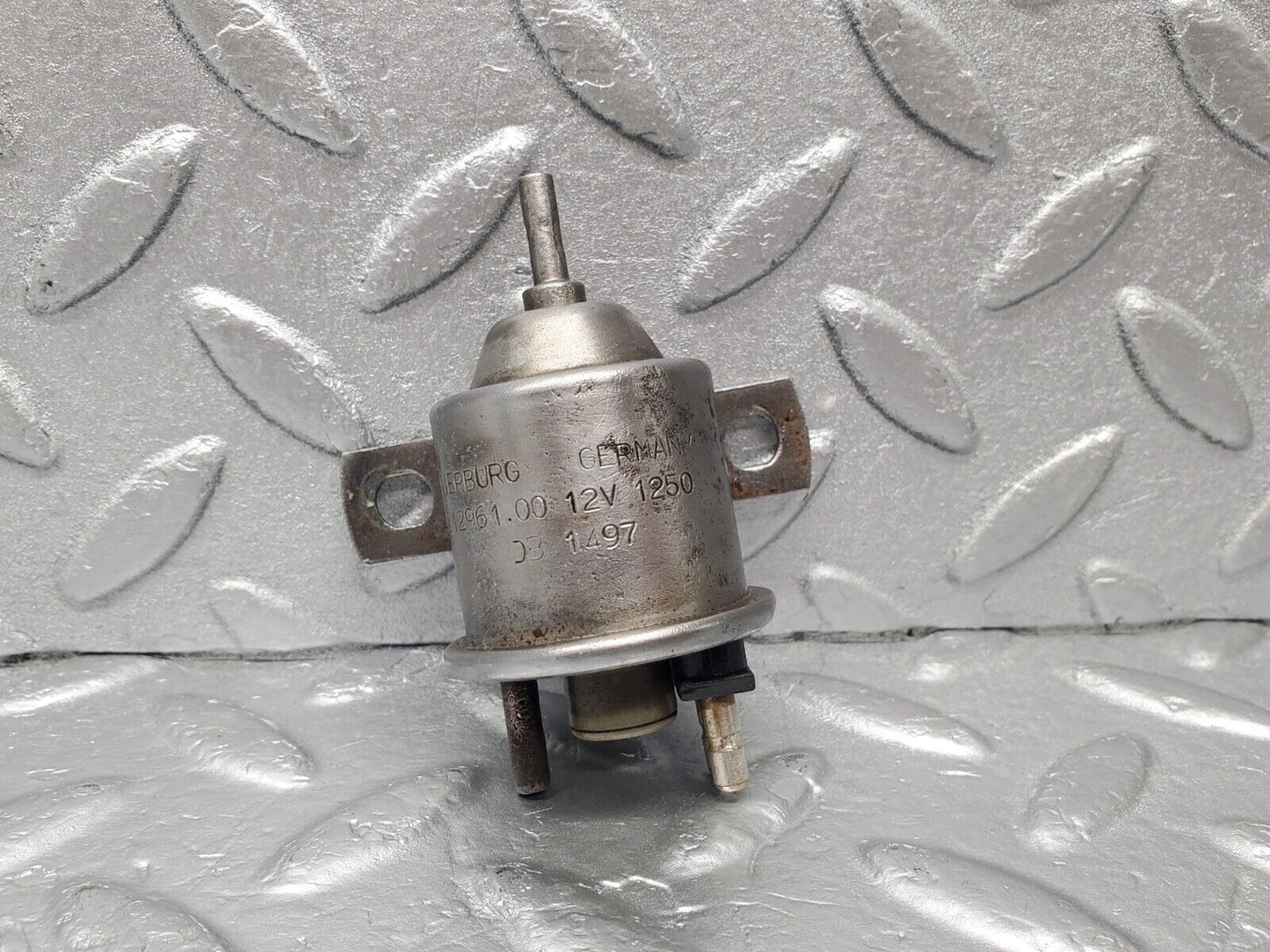 46468 Mercedes-Benz C123 280CE Coupe Vacuum Valve Pierburg 7.12961.00