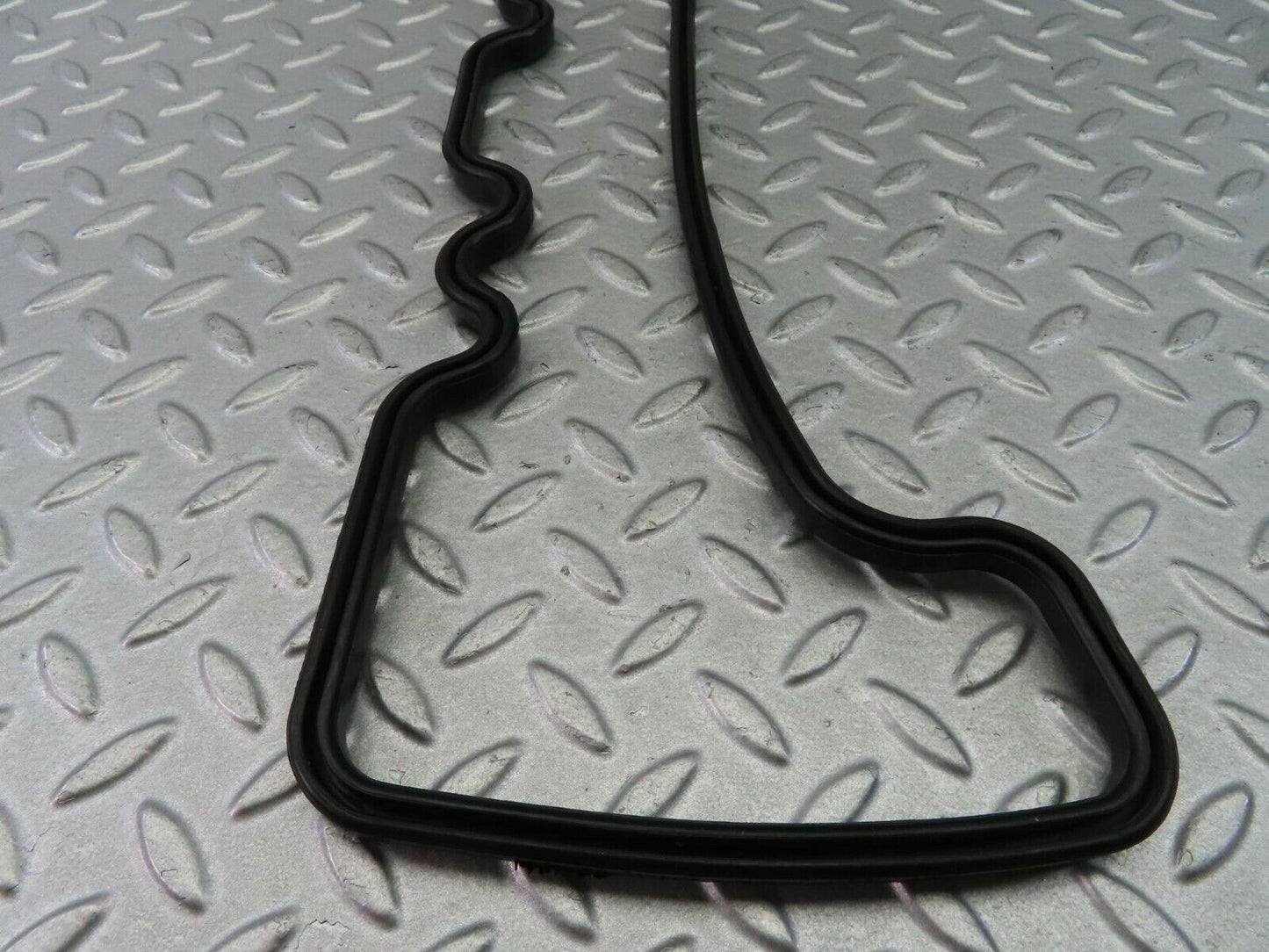 8105 Mercedes-Benz W108 Valve Cover Gasket Seal 1300160221