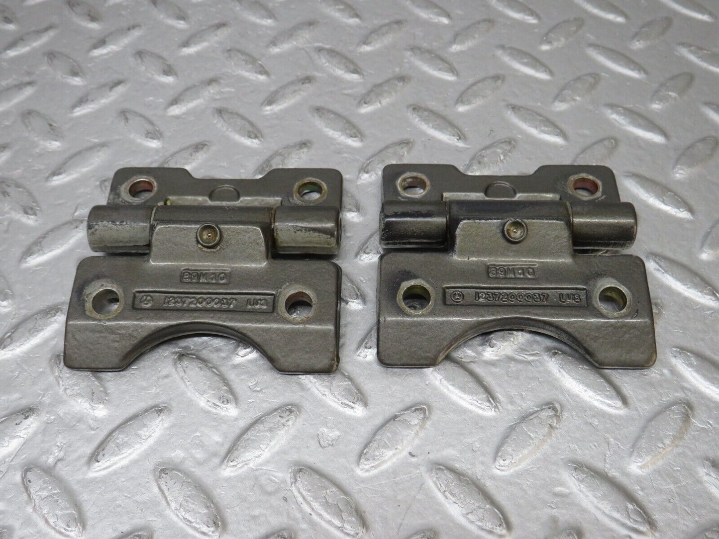 36072 Mercedes-Benz W126 420SE Door Hinge 1237200037