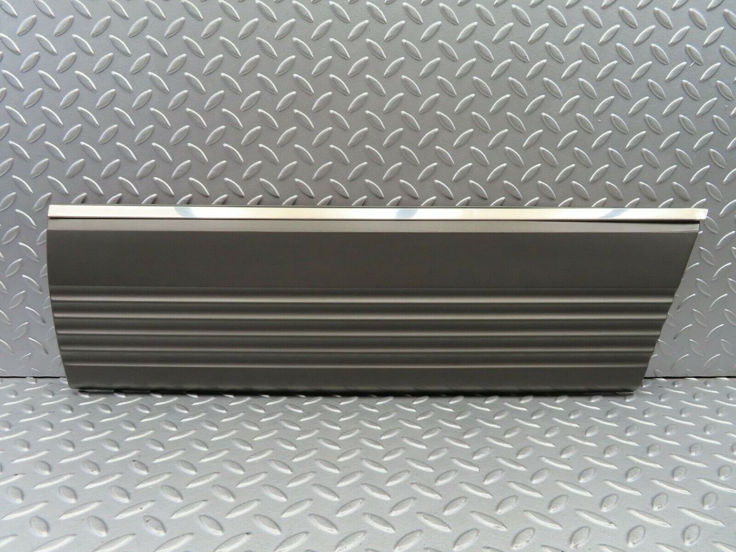 6194 Mercedes-Benz W126 380SE Rear Left Door Lower Moulding Trim 1266902540