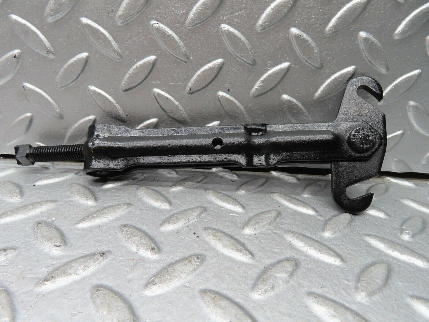 20947 Mercedes-Benz W114 250CE Coupe Handbrake Regulator