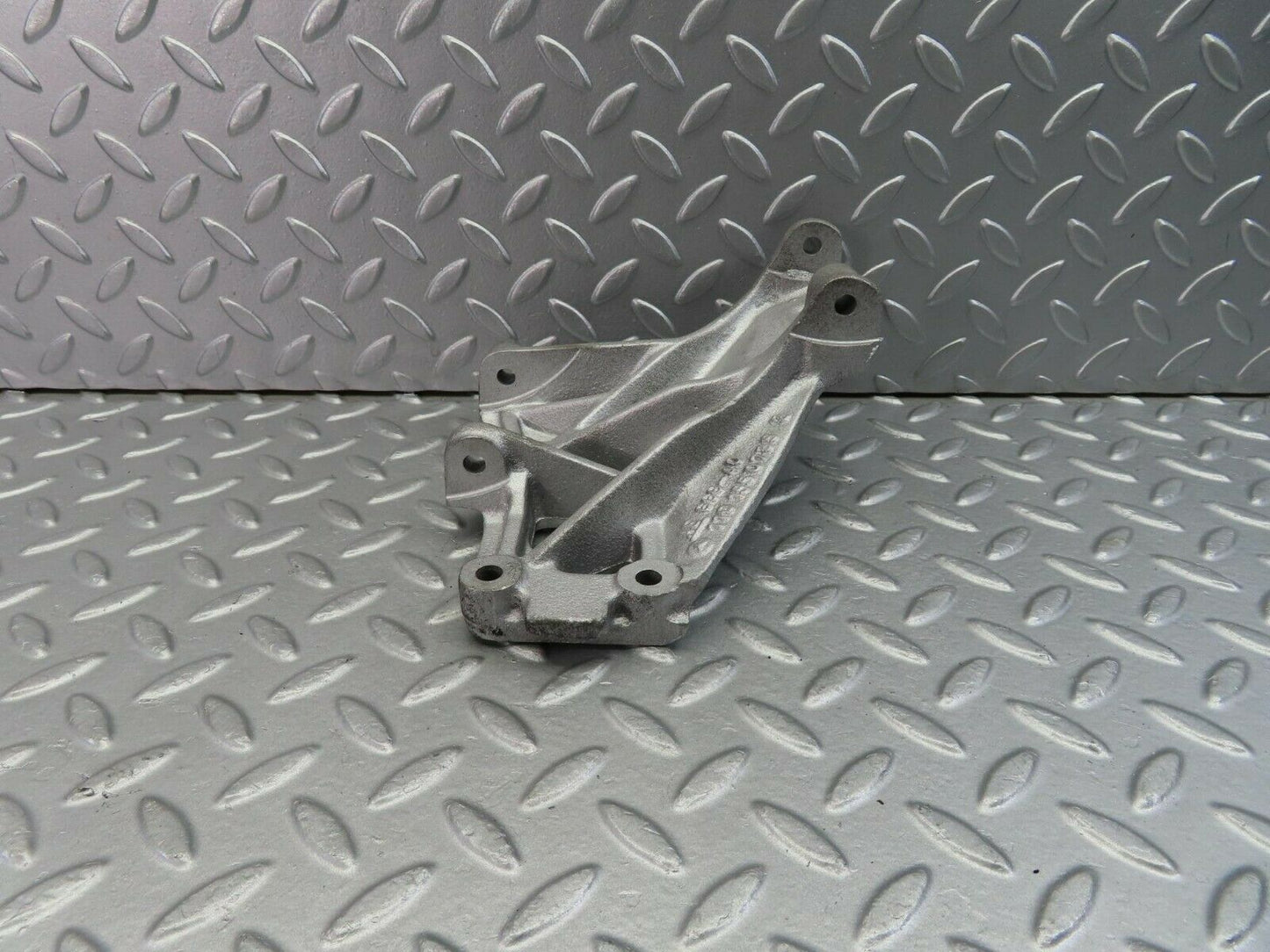 9820 Mercedes-Benz C123 280CE Coupe Alternator Bracket 1101550735