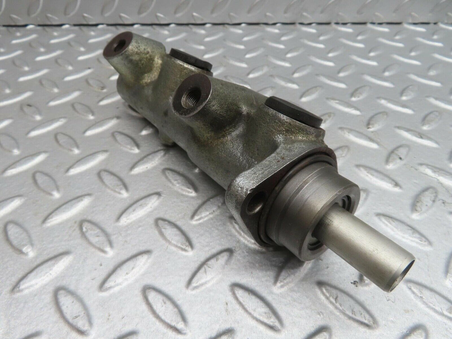 13895 Mercedes-Benz C107 280SLC Brake Master Cylinder Lucas