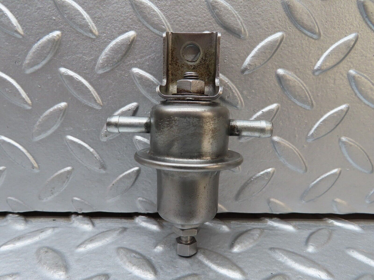 20357 Mercedes-Benz W114 280CE Coupe Fuel Pressure Regulator 0280161001