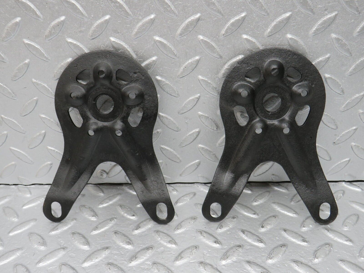 39233 Mercedes-Benz R107 500SL Coupe Rear Suspension Axle Mounting Bracket