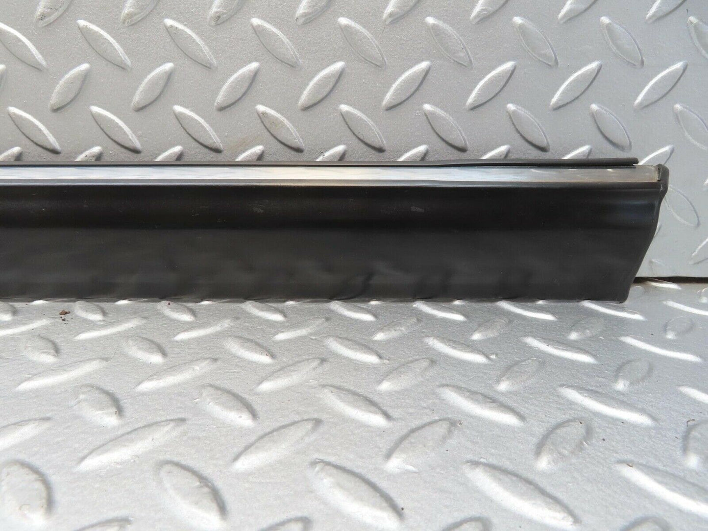 13463 Mercedes-Benz W123 200 Front Right Door Lower Trim
