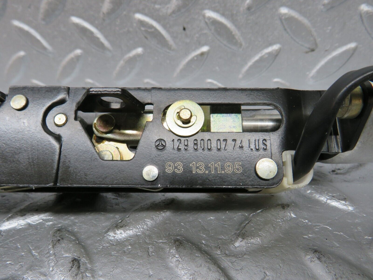 39618 Mercedes-Benz R129 320SL Coupe Soft Top Lock Latch Left 1298000774 1298001672