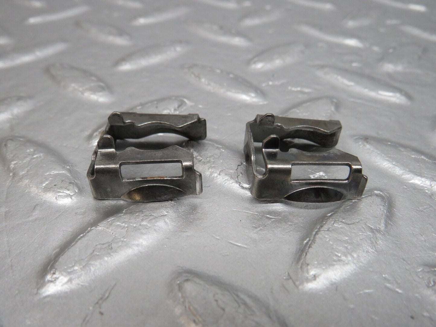 39777 Mercedes-Benz R129 320SL Coupe Fuel Injector Bracket 2x