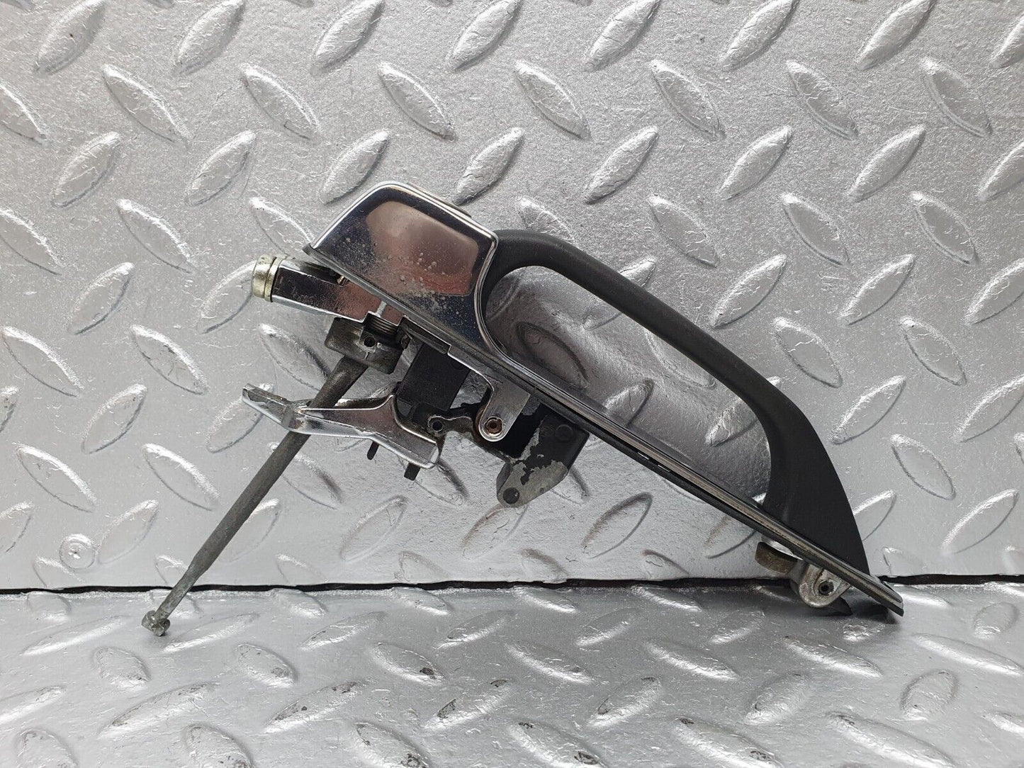 40751 Mercedes-Benz W123 300D Front Left Door Exterior Handle No Key