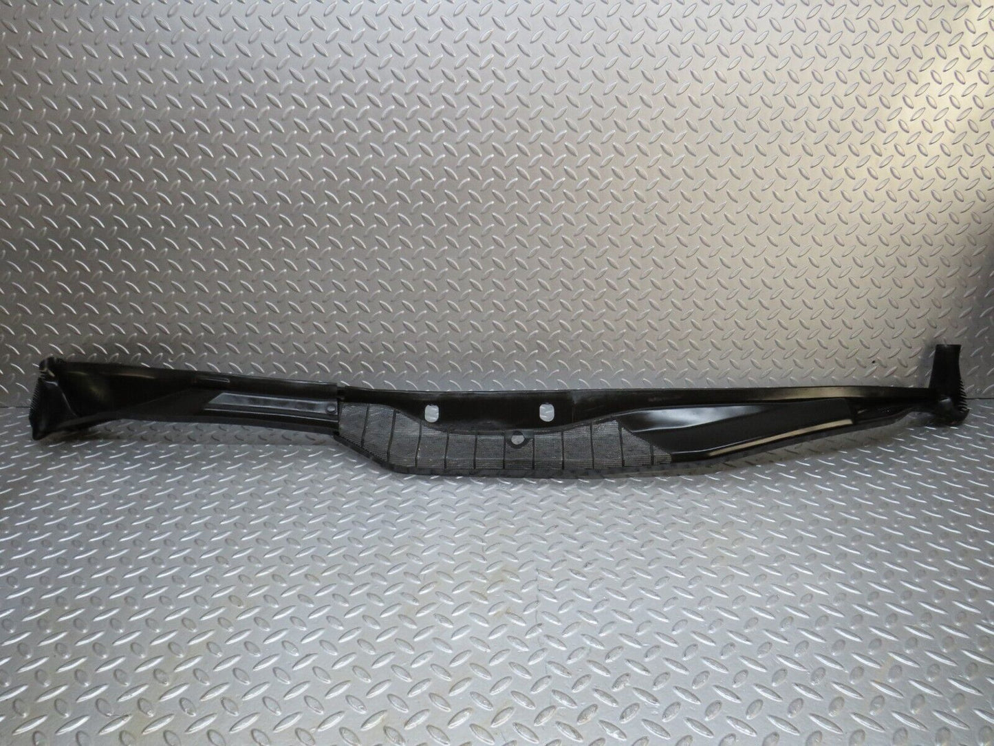 37031 Mercedes-Benz C126 420SEC Coupe Water Drain 1268300813 1268300713