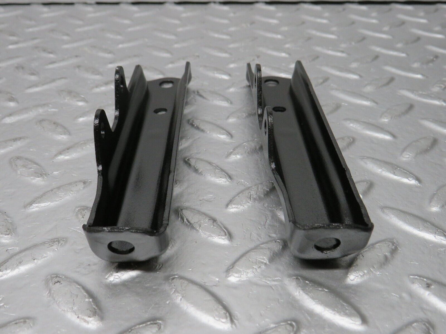 32671 Mercedes-Benz S124 300TE Wagon Air Intake Manifold Bracket