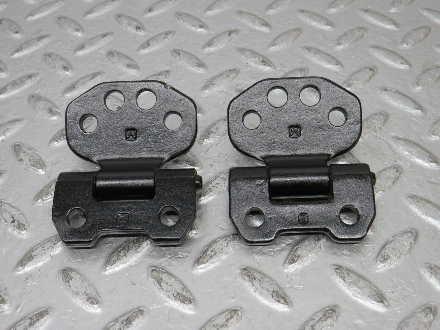 31533 Mercedes-Benz S124 220TE Wagon Door Hinge Right Side