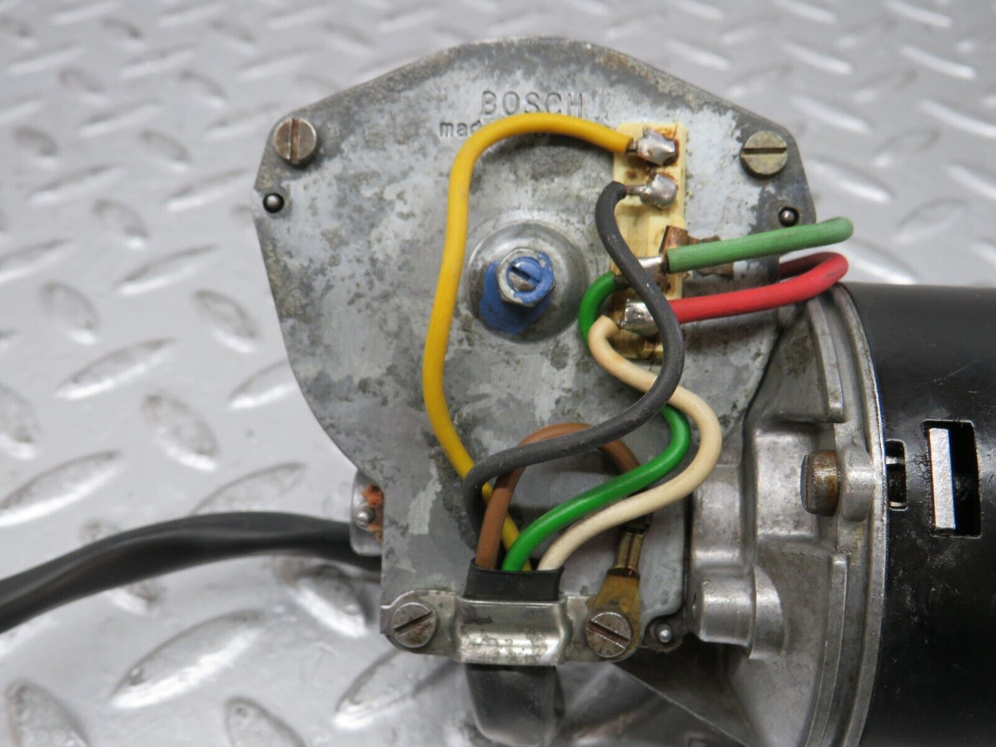 26923 Mercedes-Benz W123 240D Wiper Motor Bosch 0390341077