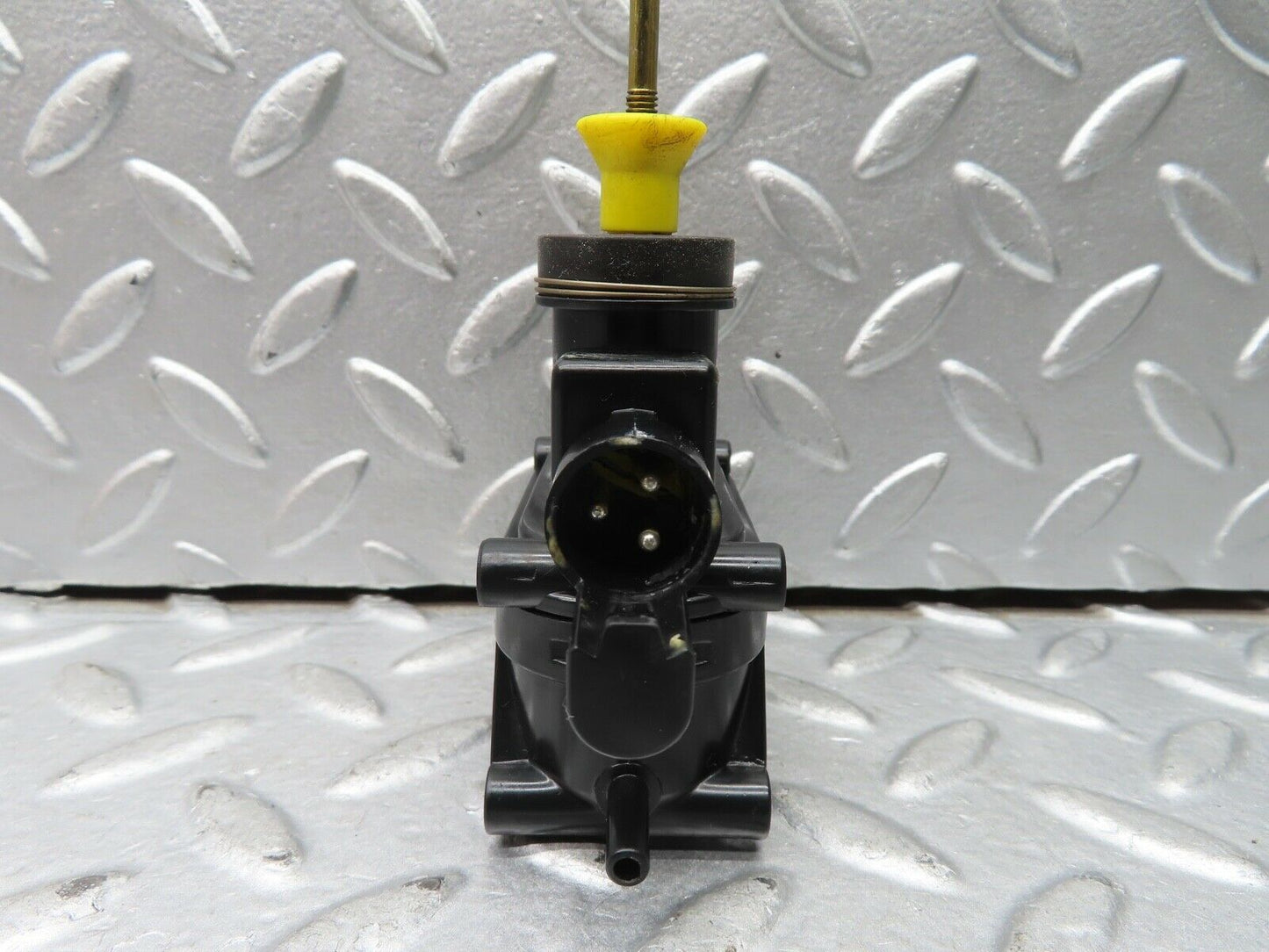 21568 Mercedes-Benz W126 300SE Trunk Lock Vacuum Actuator
