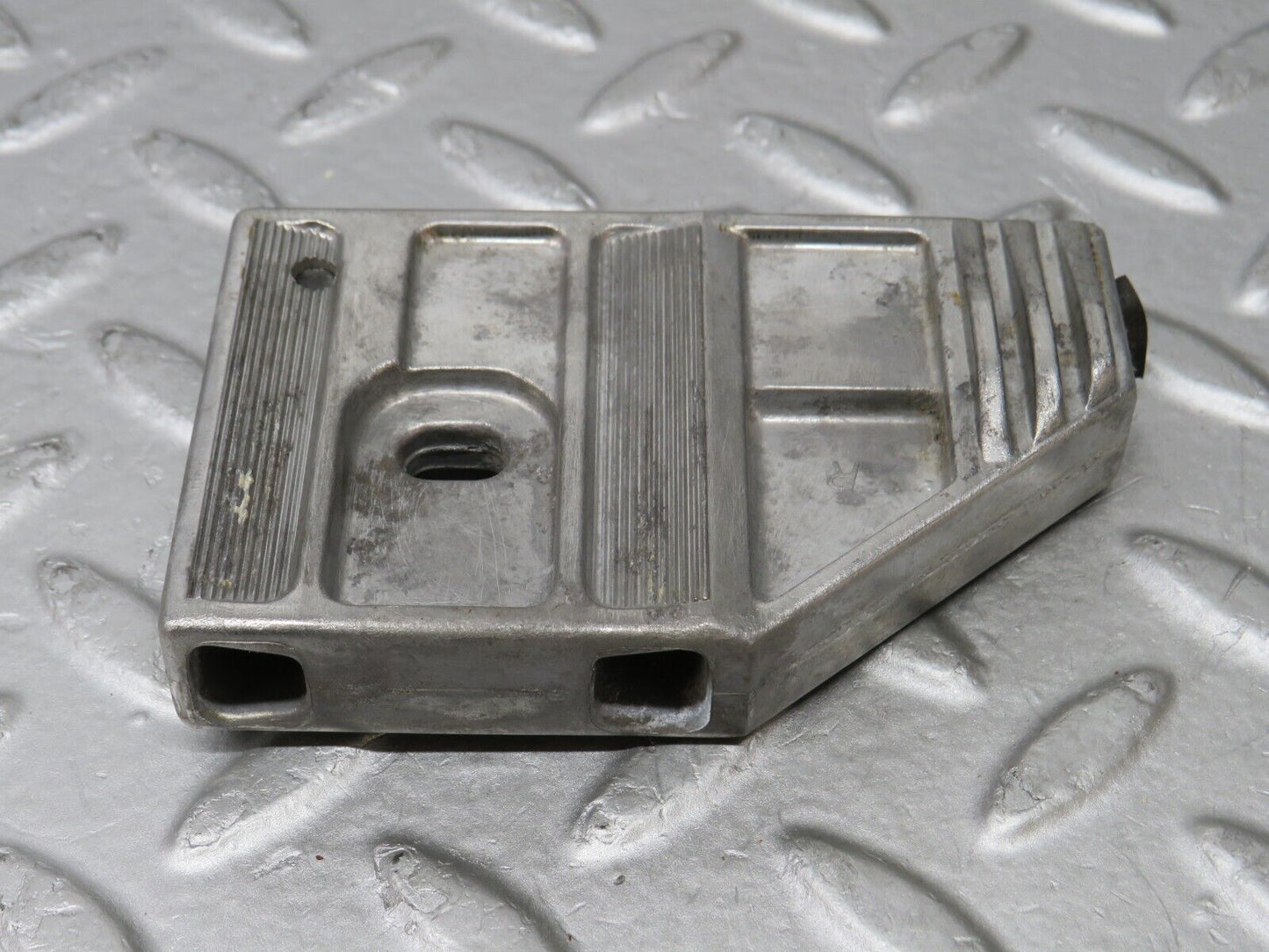 36885 Mercedes-Benz C126 420SEC Coupe Door Window Guide Bracket 1267250632