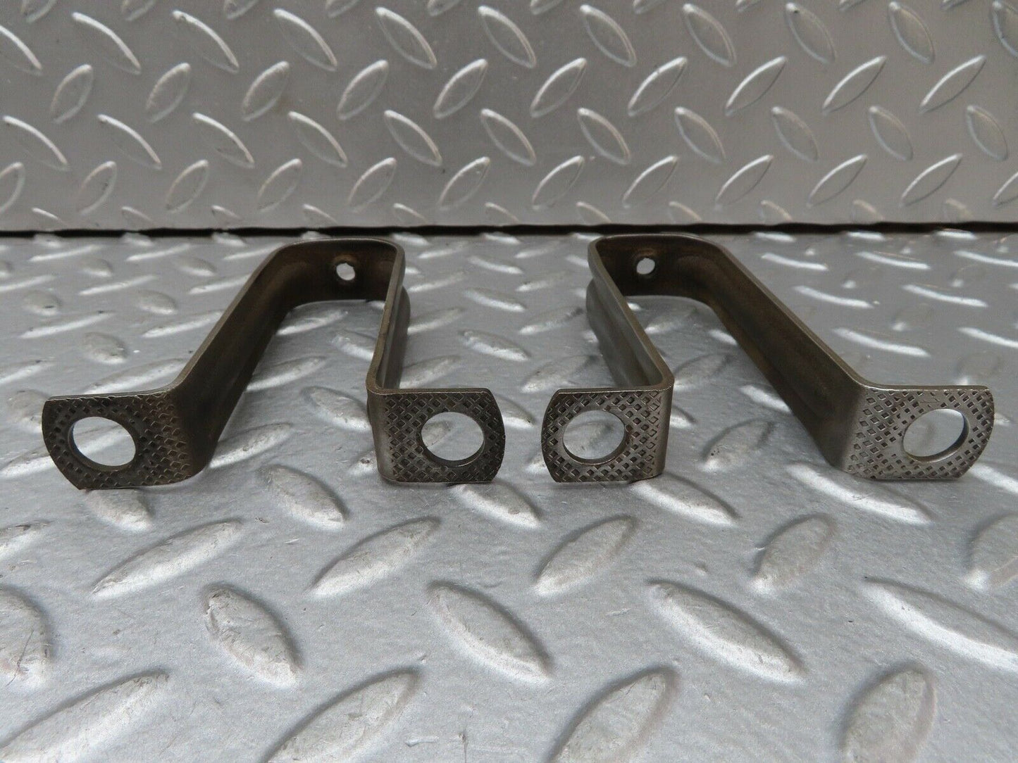 18733 Mercedes-Benz W120 W121 Ponton Valve Cover Support