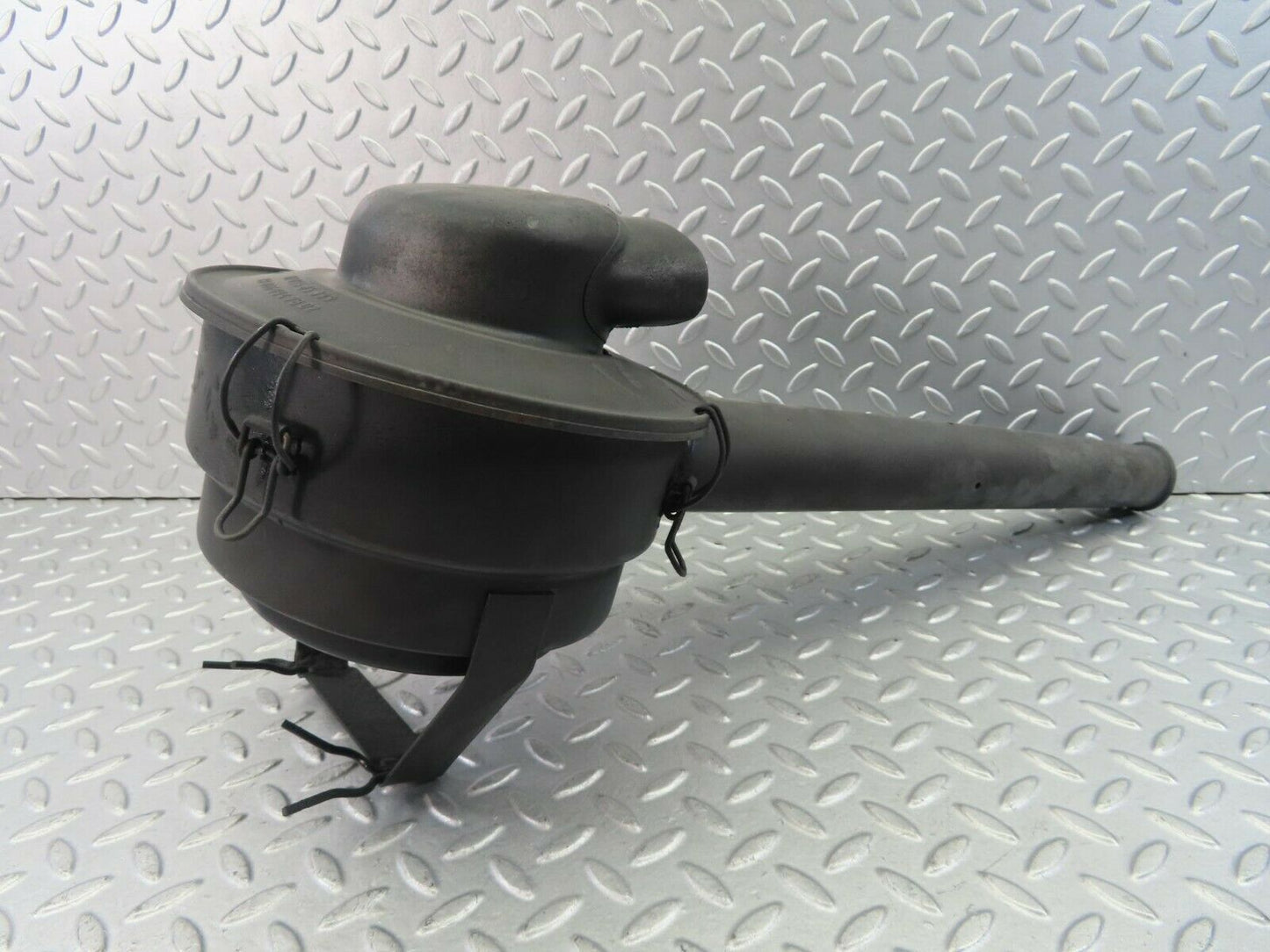 8592 Mercedes-Benz W115 Air Filter Housing 0060947802