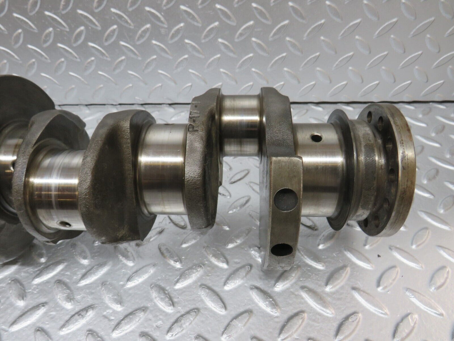 32929 Mercedes-Benz W123 300D Crankshaft OM617.912 6170310401