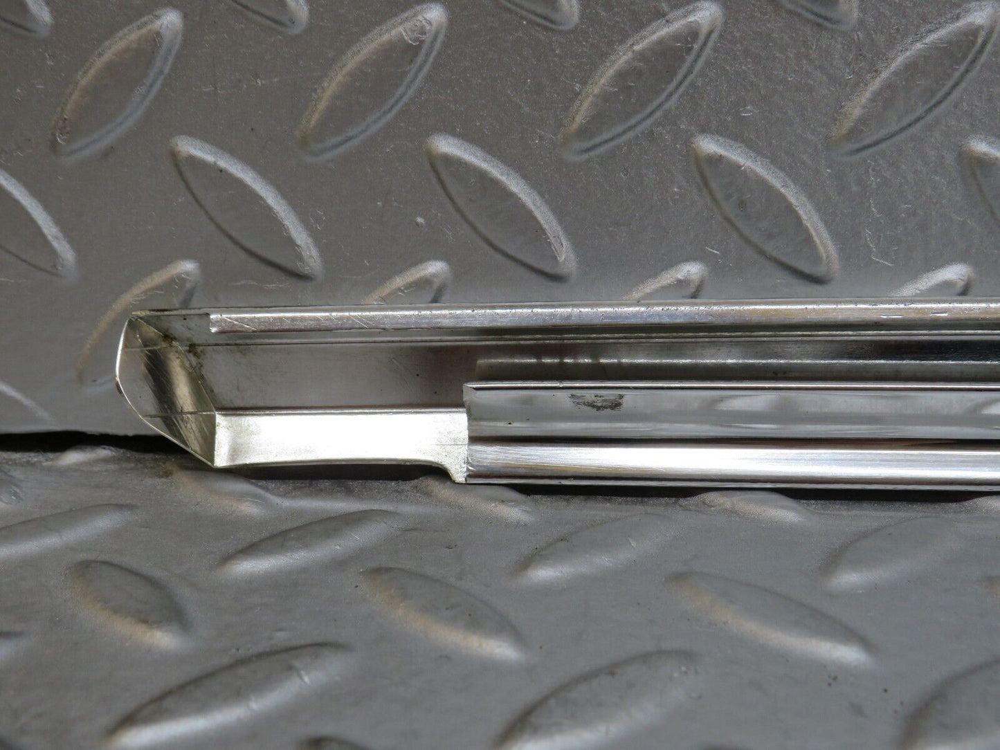 36293 Mercedes-Benz W126 420SE Rear Right Door Chrome Moulding Trim