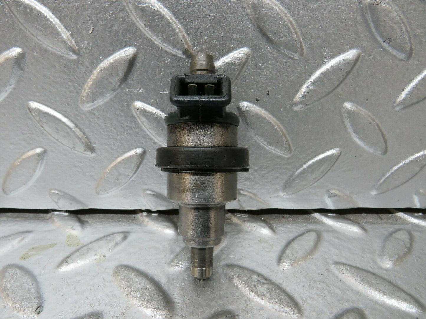 23668 Mercedes-Benz W114 280E Fuel Injector Bosch 0280150014