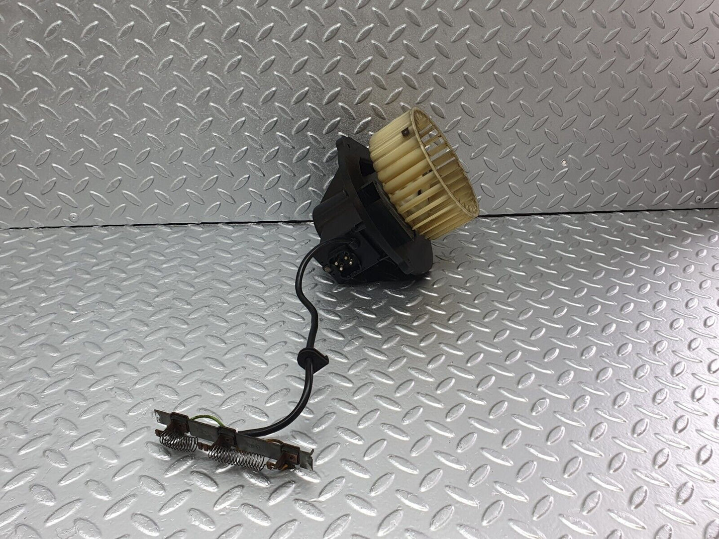 42135 Mercedes-Benz W123 280E Heater Blower Fan Motor AX02577692M
